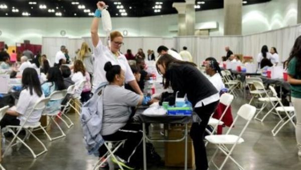 عيادة مجانية نقالة في لوس انجليس بولاية كاليفورنيا
