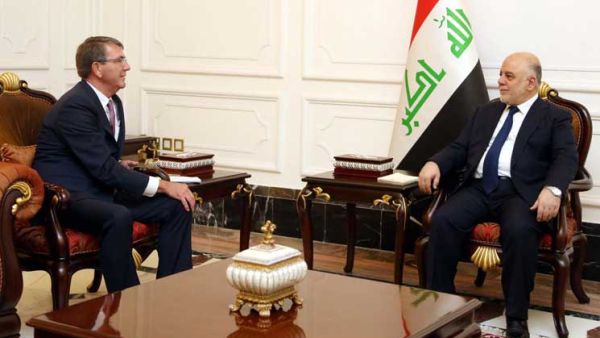 وزير الدفاع الامريكي اشتون كارتر خلال لقائه رئيس الوزراء العراقي حيدر العبادي
