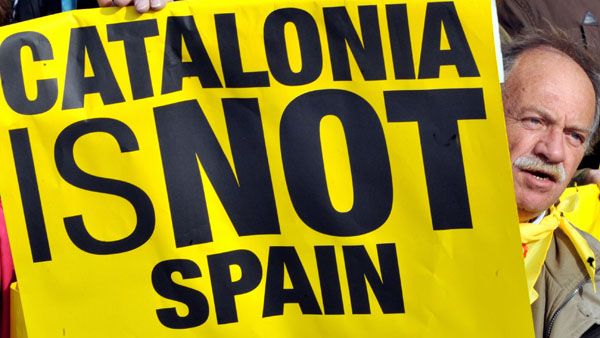 الكاتالونيون يشاركون الأحد في استفتاء الاستقلال 