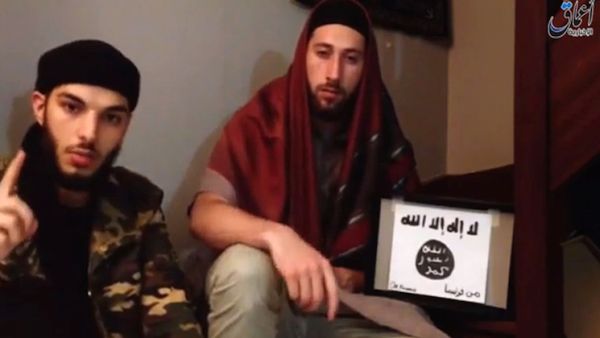شريط يظهر منفذي الاعتداء على الكنيسة بفرنسا يبايعان “داعش”
