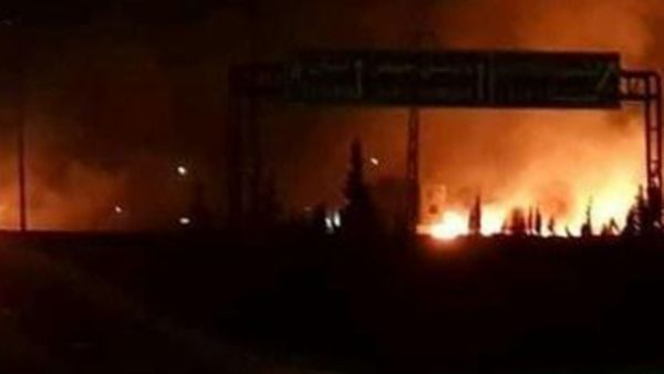 صورة نشرتها وكالة الانباء السورية "سانا" لما تقول انه حريق ناجم عن اسقاط الصاروخين قرب دمشق
