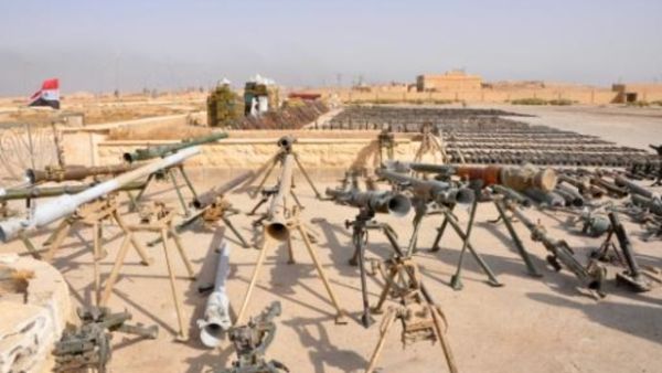 اسلحة اعلنت القوات الحكومية السورية مصادرتها بعد هجوم على تنظيم الدولة الاسلامية في مدينة دير الزور الشرقية

