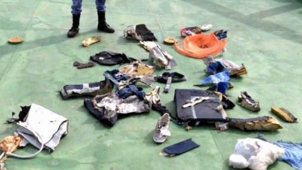 مصر ستسلم رفات ضحايا الطائرة المنكوبة لاسرهم

