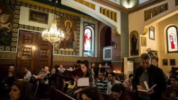 مشاركون في قداس الجمعة العظيمة في القاهرة
