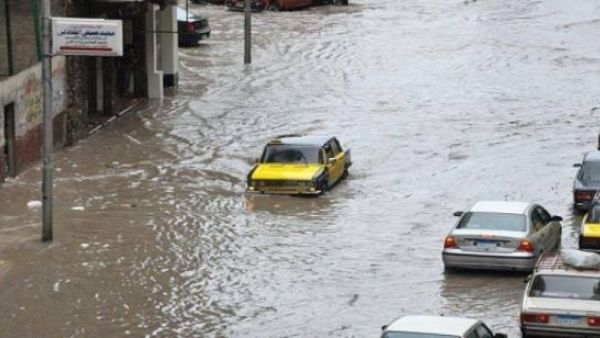 السيول تقتل وتصيب عشرات الأشخاص في مصر