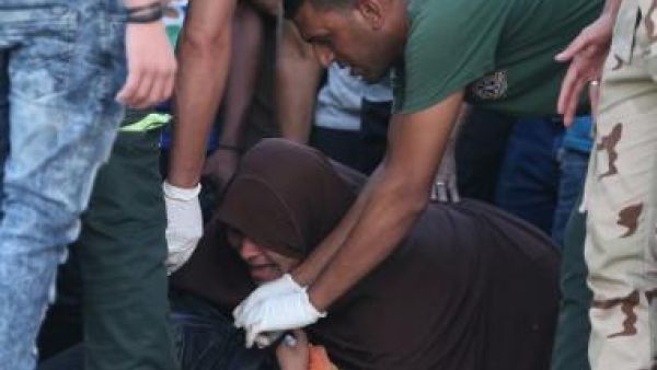 والدة واحد من ضحايا مهاجرين غرقت سفينتهم قبالة ساحل محافظة البحيرة بمصر 
