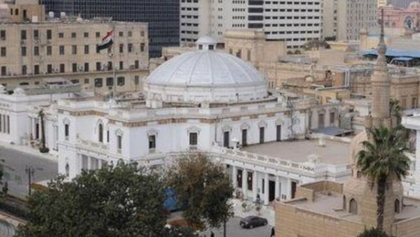 مبنى مجلس النواب المصري في وسط القاهرة
