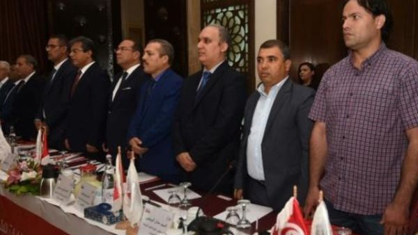 اعضاء من احزاب سياسية تونسية يجتمعون في 18 ايلول/سبتمبر في العاصمة تونس لاتخاذ قرار حول موعد الانتخابات البلدية المقبلة

