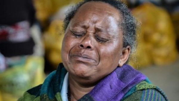 امرأة اثيوبية فرّت من أحداث العنف في ضواحي العاصمة الاثيوبية اديس ابابا
