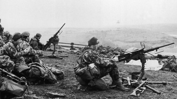 جنود بريطانيون خلال حرب الفوكلاند
