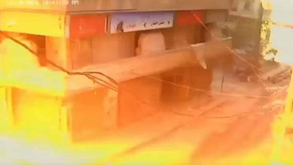 فيديو يظهر لحظة قصف الطيران السوري لمستشفى بحلب