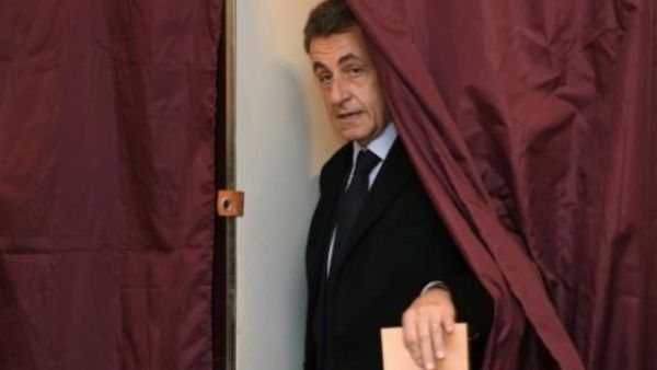 الانتخابات التمهيدية لليمين الفرنسي تشهد تعبئة لاسقاط ساركوزي