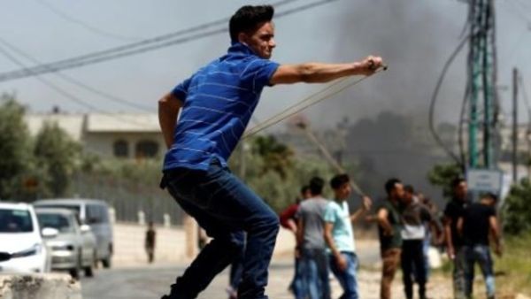 مواجهات بين القوات الاسرائيلية ومتظاهرين فلسطينيين بيوم الغضب للاسرى