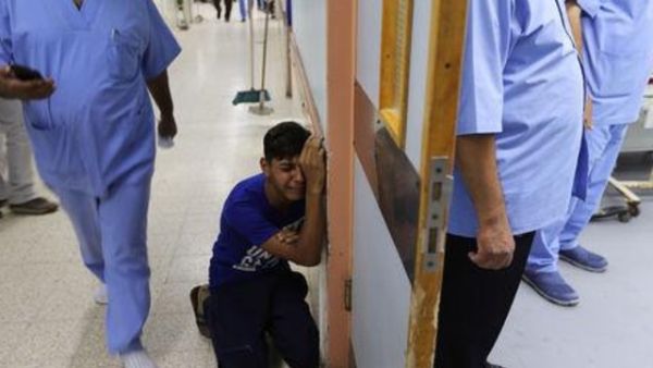 قريب لأحد المحتجين الذين قتلوا خلال احتجاجات في غزة يوم الجمعة
