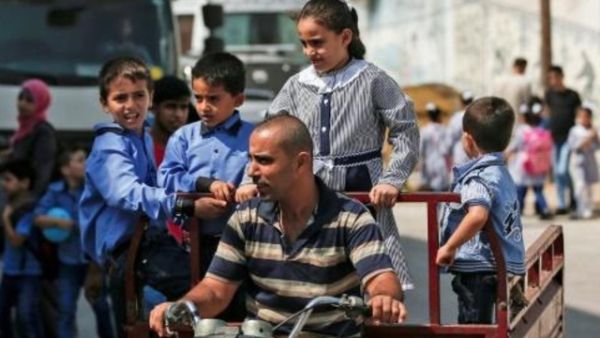 تلاميذ يتوجهون الى مدرسة تابعة للاونروا في غزة
