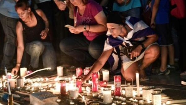 اشخاص تجمعوا امام البرلمان اليوناني في اثينا
