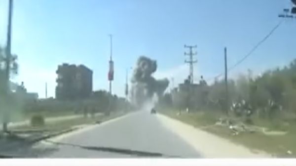 لقطة من فيديو يظهر سحابة من الدخان تتصاعد عقب التفجير