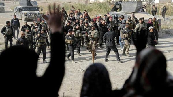 رايات بيضاء وزغاريد لاستقبال القوات العراقية في الموصل
