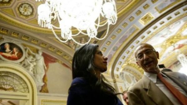 هوما عابدين المساعدة المقربة من المرشحة الديموقراطية لانتخابات الرئاسة هيلاري كلينتون

