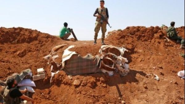 مقاتلو المعارضة السورية في كفرزيتا يستعدون لهجوم يحتمل ان يشنه النظام على محافظة ادلب
