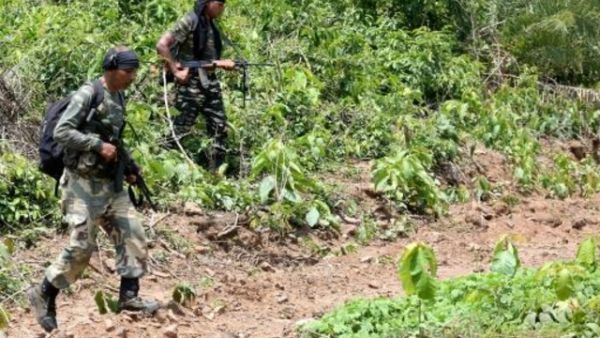 جنود هنود يشاركون في عملية عسكرية ضد المتمردين الماويين في شرق الهند
