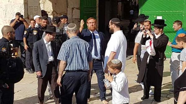 عضوان في الكنيست الاسرائيلي يقتحمان الأقصى