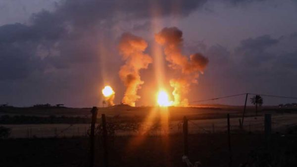 طائرات إسرائيلية “مُسيّرة” تلقي شُعلاً نارية على خيام المتظاهرين بغزة
