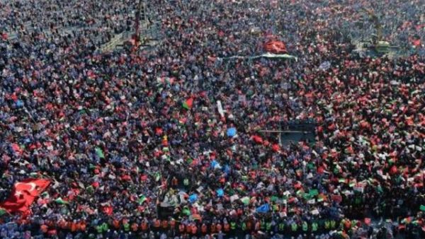 مشهد عام لتظاهرة انصار حزب السعادة الاسلامي في اسطنبول دعما للقدس واحتجاجا على التصعيد الامني الاسرائيلي في الحرم القدسي

