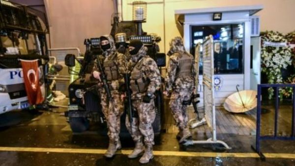 قوات خاصة تركية امام القنصلية الروسية في اسطنبول

