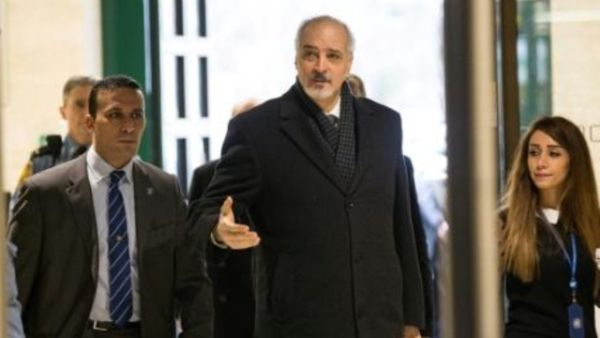 مندوب سوريا الى الامم المتحدة بشار الجعفري في مقر الامم المتحدة في جنيف حيث يرأس وفد الحكوكة السورية الى المفاوضات

