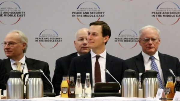 كوشنير خلال مشاركته في مؤتمر وارسو
