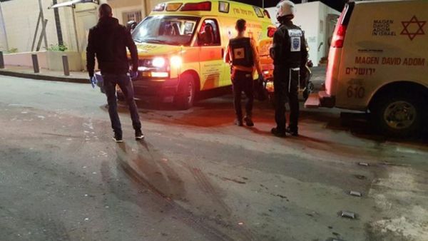 طعن شرطيين اسرائيليين في القدس واصابة المنفذ

