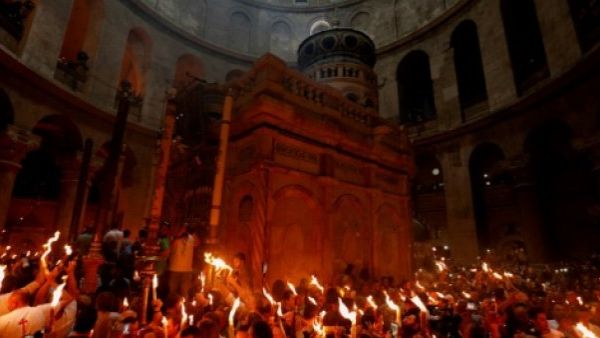 عشرات الاف الارثوذكس احتفلوا ب"سبت النور" في القدس