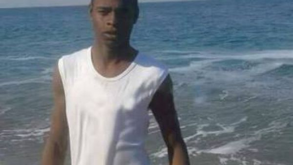 صورة متداولة للشاب رعد أعمر الذي توفي في المركز الأمني في بادية الجيزة
