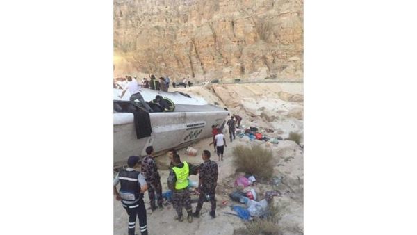 6 وفيات و38 إصابة اثر تدهور حافلة معتمرين أردنيين