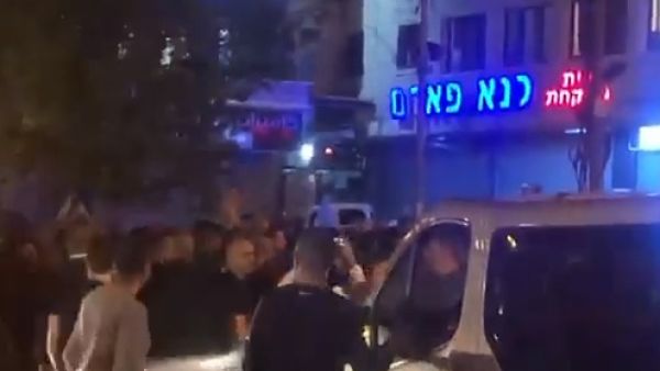 اشتباكات واطلاق نار بين مئات من عائلتين في كفر كنا الفلسطينية