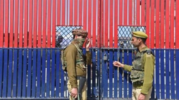 شرطيان هنديان في سريناغار

