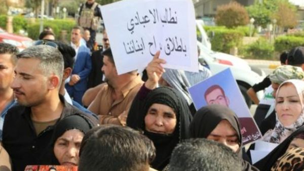متظاهرون في مدينة كركوك يطالبون السلطات العراقية بالتحقيق في مصير أقرباء لهم معتقلين لدى القوات الكردية
