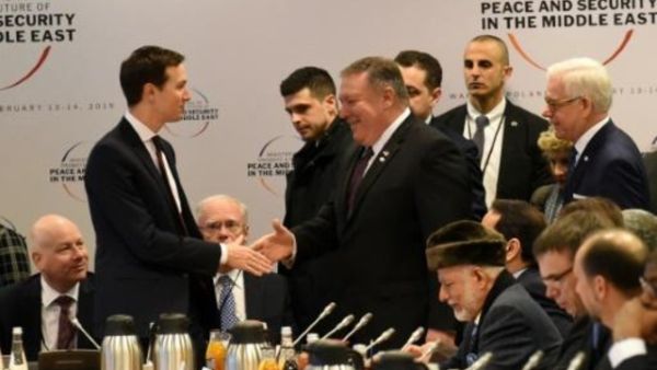 مستشار البيت الأبيض جاريد كوشنر ووزير الخارجية الأميركي مايك بومبيو لدى وصولهما لمؤتمر وارسو حول الأمن في الشرق الأوسط

