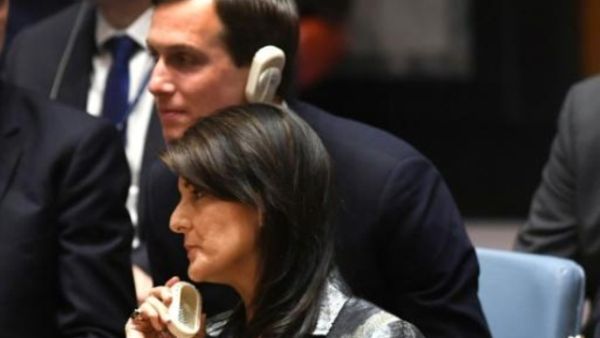 السفيرة الاميركية في الامم المتحدة نيكي هايلي والوسيط الاميركي للسلام في الشرق الاوسط جاريد كوشنر يستمعان الى كلمة الرئيس الفلسطيني محمود عباس امام مجلس الامن الدولي بنيويورك
