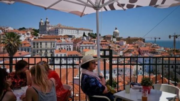 سياح في لشبونة

