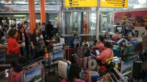 مسافرون عالقون في مطار هيثرو بعد الغاء رحلات لشركة بريتيش إيرويز

