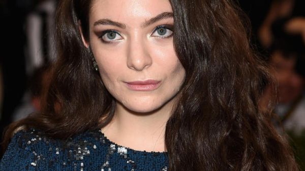 نجمة البوب النيوزيلندية لورد
