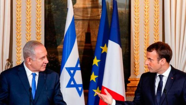 الرئيس الفرنسي إيمانويل ماكرون وئيس الوزراء الإسرائيلي بنيامين نتنياهو