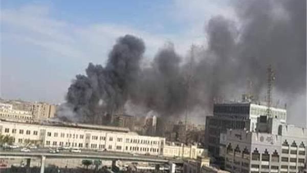 اعمدة الدخان تتصاعد من محطة القطارات