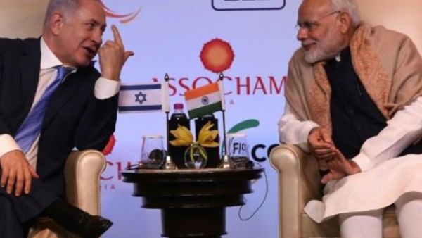 رئيس الوزراء الاسرائيلي بنيامين نتانياهو (يسار) مع رئيس الوزراء الهندي ناريندرا مودي 
