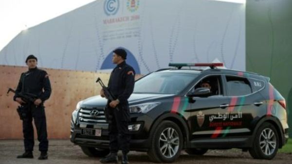 عناصر من الامن الوطني المغربي امام مكان انعقاد قمة المناخ الدولية في مراكش

