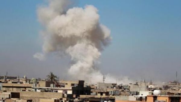 دخان يتصاعد في سماء الموصل بعد اشتباكات بين القوات العراقية ومسلحي تنظيم الدولة الاسلامية 
