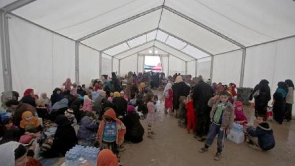 نازحون عراقيون في معسكر بالموصل
