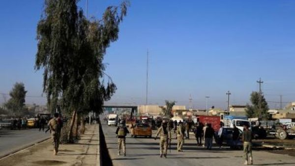 عناصر من قوات الأمن العراقية في أحد أحياء الموصل
